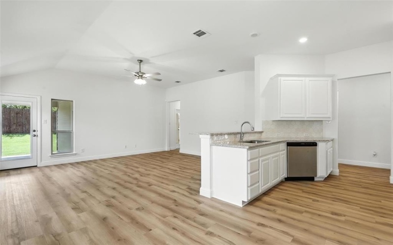 1200 Holly Street, Cleburne, TX 76033, 3 Bedrooms Bedrooms, ,2 BathroomsBathrooms,Residential,For Sale,1200 Holly Street,20919015