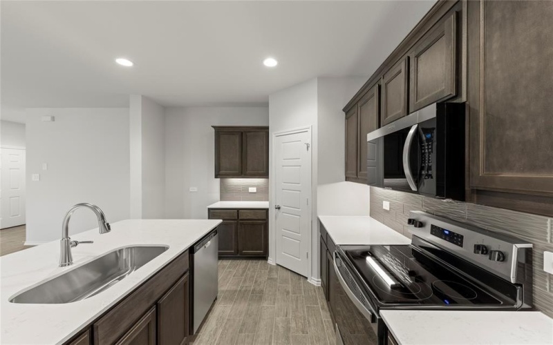 1617 Meadow Crest Drive, Aubrey, TX 76227, 3 Habitaciones Habitaciones , ,2 BañosBaños,Residential,En Venta,1617 Meadow Crest Drive,0,20920183