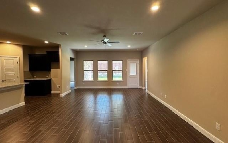 413 SUNFLOWER Trail, Cleburne, TX 76033, 5 Habitaciones Habitaciones , ,3 BañosBaños,Residential,En Venta,413 SUNFLOWER Trail,20920261