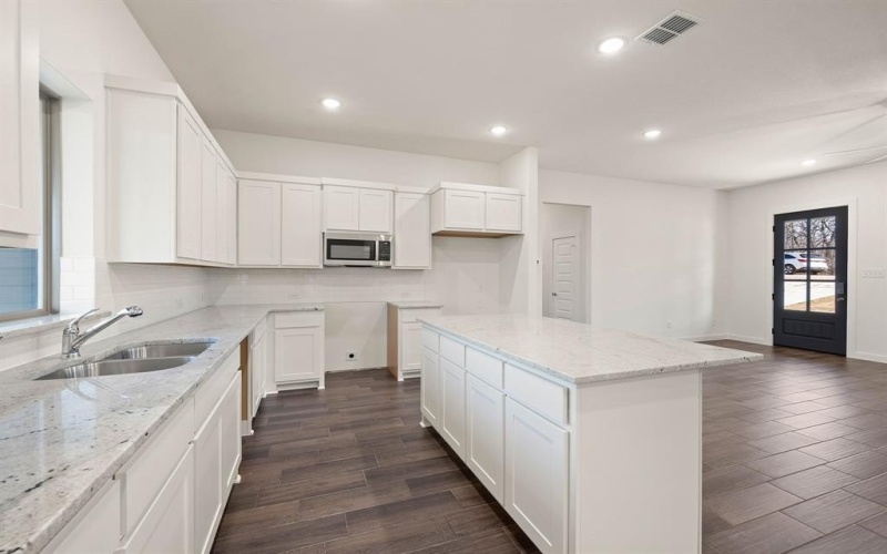 131 Jim Walters Drive, Runaway Bay, TX 76426, 3 Habitaciones Habitaciones , ,2 BañosBaños,Residential,En Venta,131 Jim Walters Drive,20922595