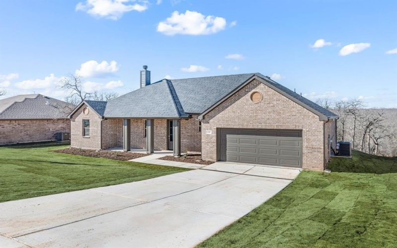 131 Jim Walters Drive, Runaway Bay, TX 76426, 3 Habitaciones Habitaciones , ,2 BañosBaños,Residential,En Venta,131 Jim Walters Drive,20922595