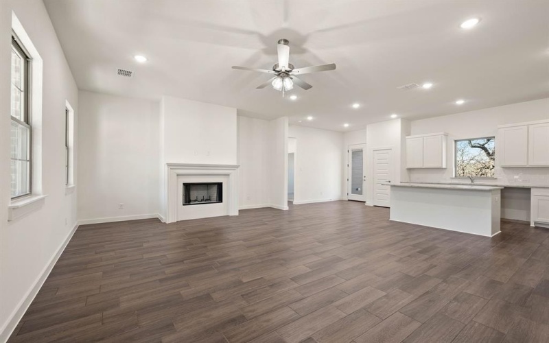 131 Jim Walters Drive, Runaway Bay, TX 76426, 3 Habitaciones Habitaciones , ,2 BañosBaños,Residential,En Venta,131 Jim Walters Drive,20922595