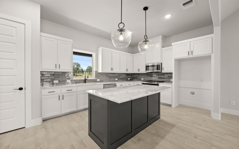 2004 Willy Dilly Road, Springtown, TX 76082, 3 Bedrooms Bedrooms, ,2 BathroomsBathrooms,Residential,For Sale,2004 Willy Dilly Road,20922614