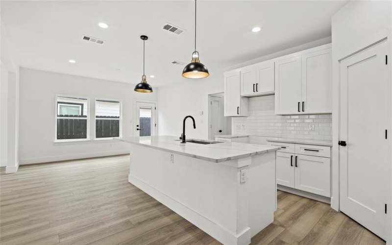 7815 Brownsville Avenue, Dallas, TX 75216, 3 Habitaciones Habitaciones , ,2 BañosBaños,Residential,En Venta,7815 Brownsville Avenue,20922652