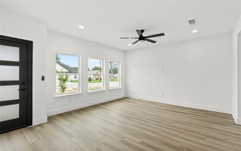 7815 Brownsville Avenue, Dallas, TX 75216, 3 Habitaciones Habitaciones , ,2 BañosBaños,Residential,En Venta,7815 Brownsville Avenue,20922652