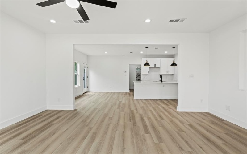 7815 Brownsville Avenue, Dallas, TX 75216, 3 Habitaciones Habitaciones , ,2 BañosBaños,Residential,En Venta,7815 Brownsville Avenue,20922652