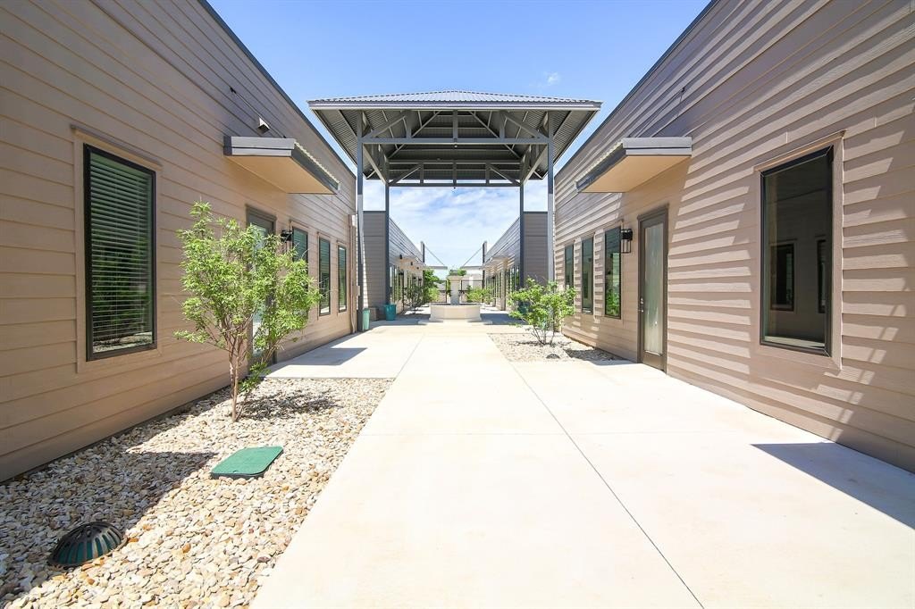 651 E Debbie Lane #300, Mansfield, TX 76063, ,Commercial Sale,En Venta,651 E Debbie Lane,20921071