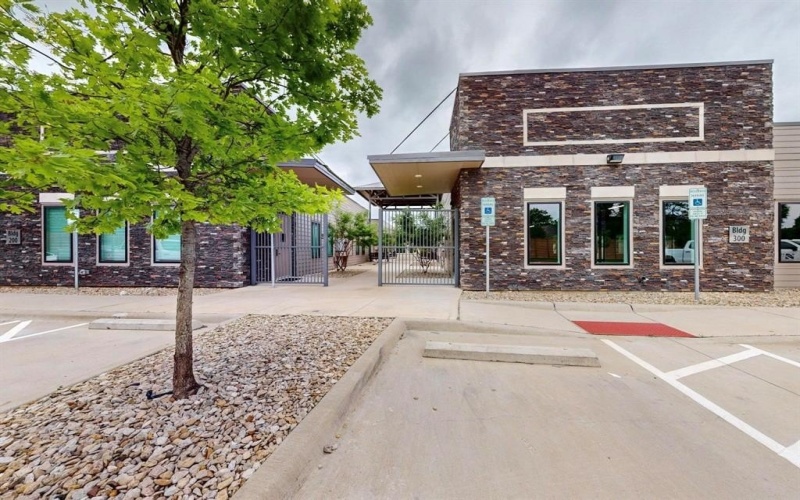 651 E Debbie Lane #300, Mansfield, TX 76063, ,Commercial Sale,En Venta,651 E Debbie Lane,20921071