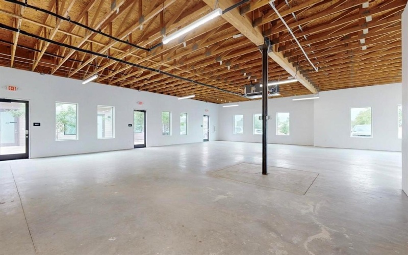 651 E Debbie Lane #300, Mansfield, TX 76063, ,Commercial Sale,En Venta,651 E Debbie Lane,20921071
