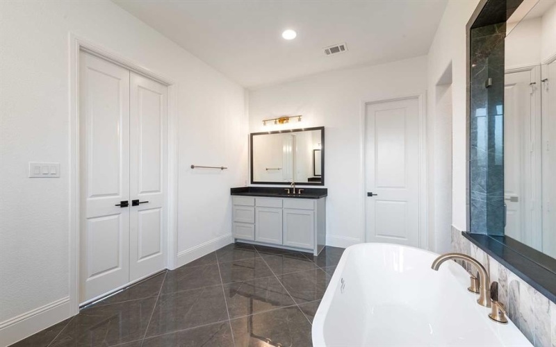 3512 Osprey Drive, Hurst, TX 76054, 4 Bedrooms Bedrooms, ,5 BathroomsBathrooms,Residential,For Sale,3512 Osprey Drive,0,20921099