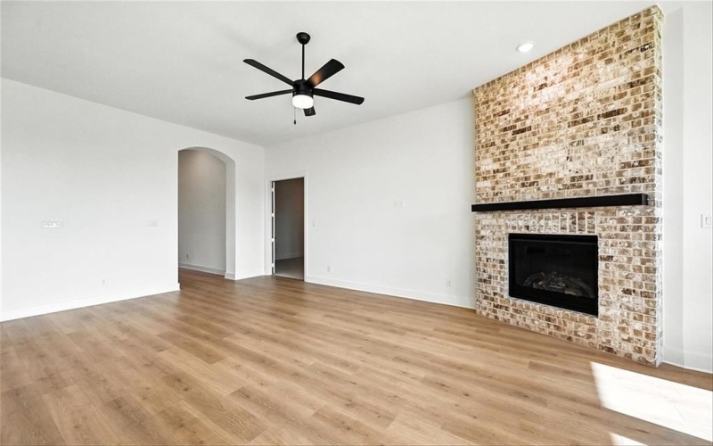 552 Pebble Drive, Waxahachie, TX 75167, 4 Bedrooms Bedrooms, ,3 BathroomsBathrooms,Residential,For Sale,552 Pebble Drive,0,20921140