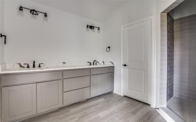 3510 Middlefield Road, Dallas, TX 75253, 4 Habitaciones Habitaciones , ,2 BañosBaños,Residential,En Venta,3510 Middlefield Road,20923646
