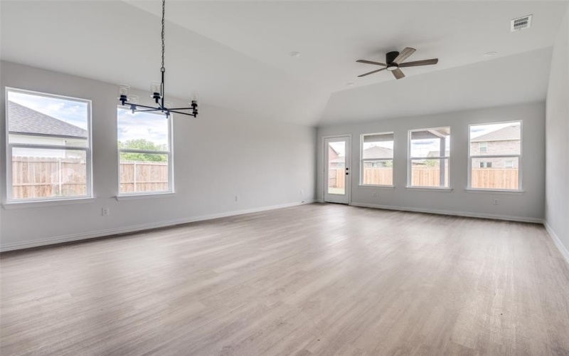 3510 Middlefield Road, Dallas, TX 75253, 4 Habitaciones Habitaciones , ,2 BañosBaños,Residential,En Venta,3510 Middlefield Road,20923646