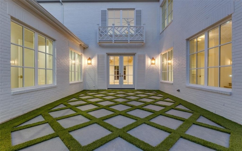 10326 Crestover Drive, Dallas, TX 75229, 5 Bedrooms Bedrooms, ,6 BathroomsBathrooms,Residential,For Sale,10326 Crestover Drive,20923714