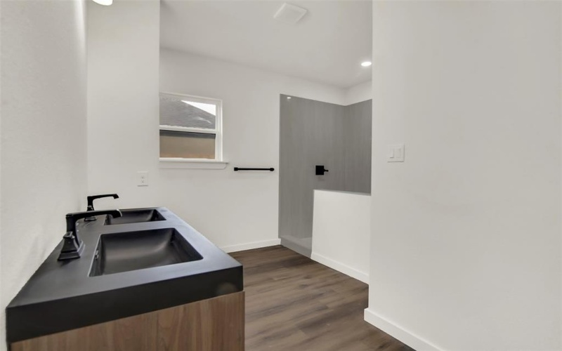 203 W Elm Street, Whitewright, TX 75491, 3 Habitaciones Habitaciones , ,2 BañosBaños,Residential,En Venta,203 W Elm Street,20926666