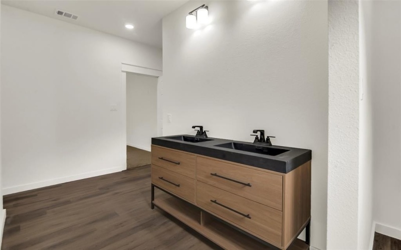 205 W Elm Street, Whitewright, TX 75491, 3 Habitaciones Habitaciones , ,2 BañosBaños,Residential,En Venta,205 W Elm Street,20926670