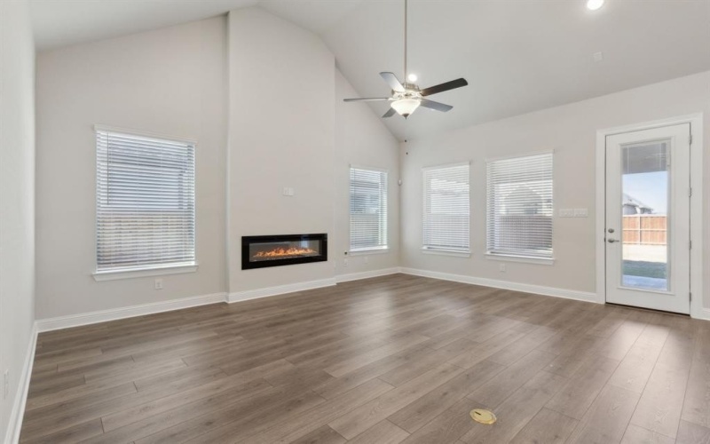 1004 Sunflower Street, Crowley, TX 76036, 3 Habitaciones Habitaciones , ,2 BañosBaños,Residential,En Venta,1004 Sunflower Street,20926892