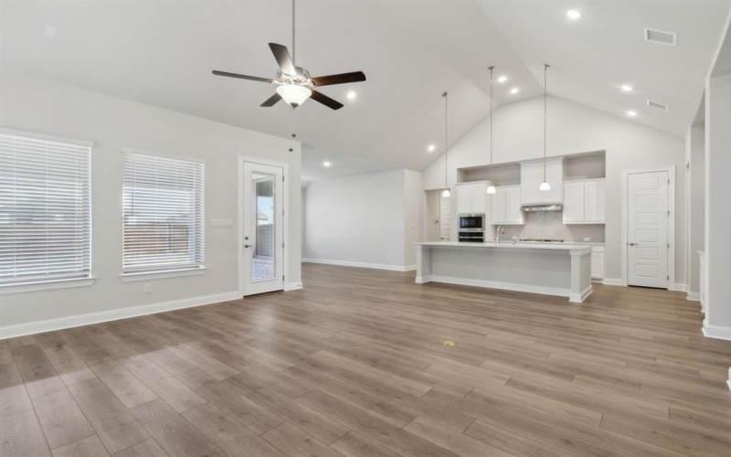 1004 Sunflower Street, Crowley, TX 76036, 3 Habitaciones Habitaciones , ,2 BañosBaños,Residential,En Venta,1004 Sunflower Street,20926892