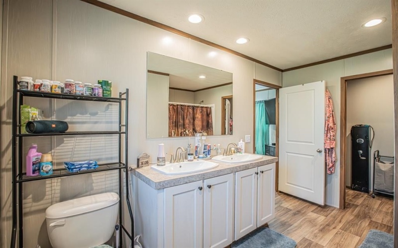 335 Overland Trail, Bridgeport, TX 76426, 4 Bedrooms Bedrooms, ,2 BathroomsBathrooms,Residential,For Sale,335 Overland Trail,20926219