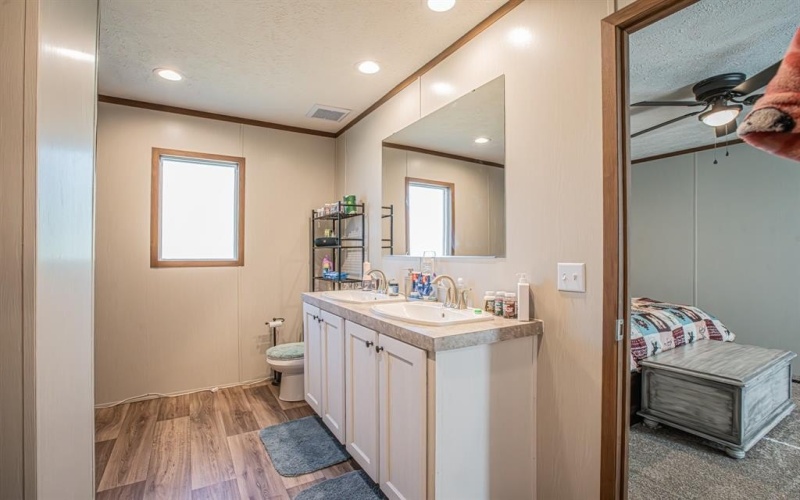 335 Overland Trail, Bridgeport, TX 76426, 4 Bedrooms Bedrooms, ,2 BathroomsBathrooms,Residential,For Sale,335 Overland Trail,20926219