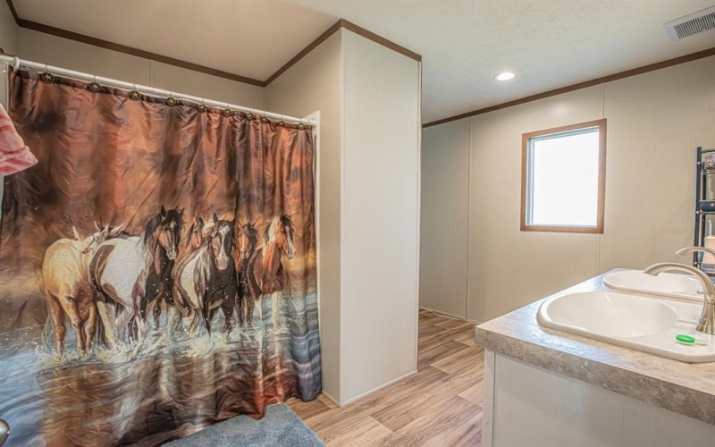 335 Overland Trail, Bridgeport, TX 76426, 4 Bedrooms Bedrooms, ,2 BathroomsBathrooms,Residential,For Sale,335 Overland Trail,20926219