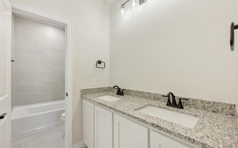 717 Seahawk Street, Joshua, TX 76058, 5 Bedrooms Bedrooms, ,5 BathroomsBathrooms,Residential,For Sale,717 Seahawk Street,20926431