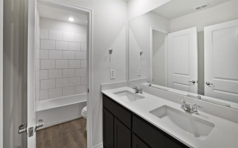 2413 Apex Avenue, Grand Prairie, TX 75052, 4 Habitaciones Habitaciones , ,2 BañosBaños,Residential,En Venta,2413 Apex Avenue,20926536