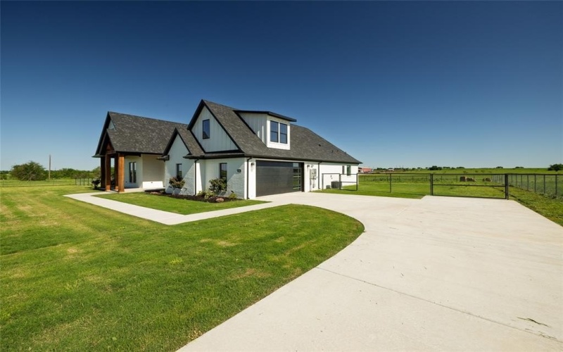 7196 Hawkeye Road, Krum, TX 76249, 5 Bedrooms Bedrooms, ,3 BathroomsBathrooms,Residential,For Sale,7196 Hawkeye Road,20927333