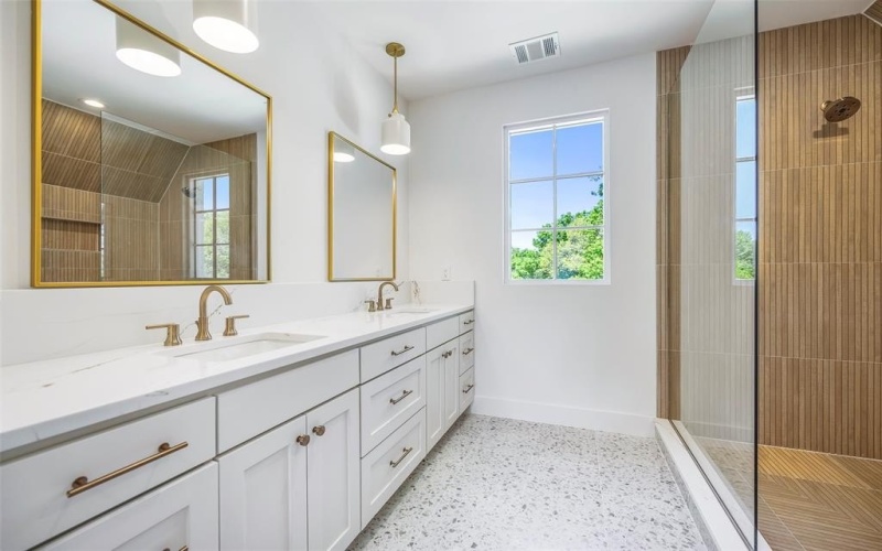 2212 Ridge Crest Drive, Richardson, TX 75080, 4 Habitaciones Habitaciones , ,5 BañosBaños,Residential,En Venta,2212 Ridge Crest Drive,20928057