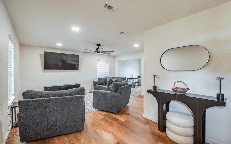 1040 Indian Drive, Granbury, TX 76048, 3 Habitaciones Habitaciones , ,2 BañosBaños,Residential,En Venta,1040 Indian Drive,20931036
