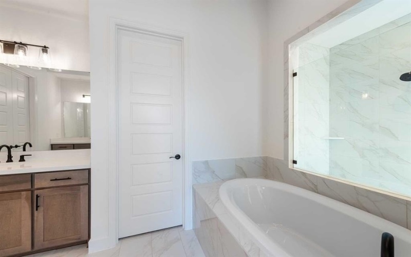 1947 Foothill Road, Rockwall, TX 75087, 4 Bedrooms Bedrooms, ,5 BathroomsBathrooms,Residential,For Sale,1947 Foothill Road,0,20928750