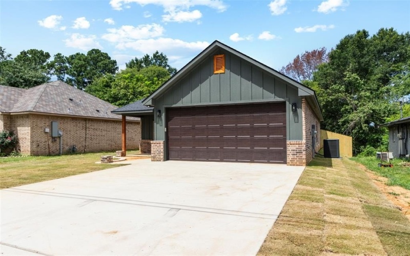 2514 N Glass Avenue, Tyler, TX 75702, 3 Bedrooms Bedrooms, ,2 BathroomsBathrooms,Residential,For Sale,2514 N Glass Avenue,20928891