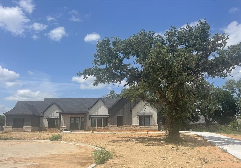 554 Helena Drive, Granbury, TX 76048, 3 Bedrooms Bedrooms, ,2 BathroomsBathrooms,Residential,For Sale,554 Helena Drive,20928975