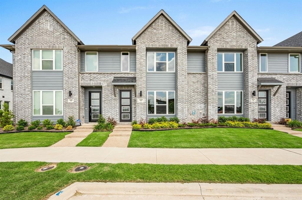1420 Solterra Boulevard, Mesquite, TX 75181, 2 Bedrooms Bedrooms, ,2 BathroomsBathrooms,Residential,For Sale,1420 Solterra Boulevard,20930390