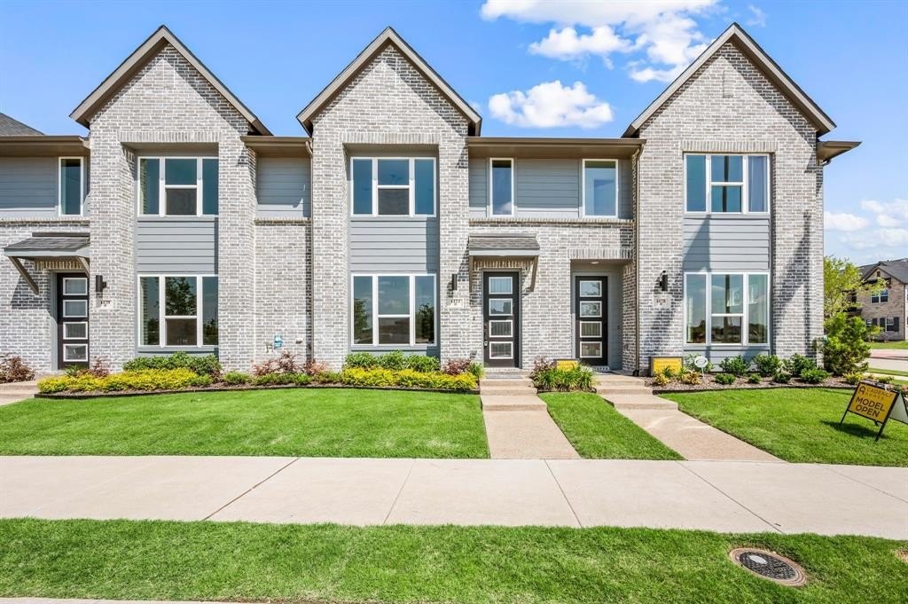 1424 Solterra Boulevard, Mesquite, TX 75181, 3 Bedrooms Bedrooms, ,2 BathroomsBathrooms,Residential,For Sale,1424 Solterra Boulevard,20930408