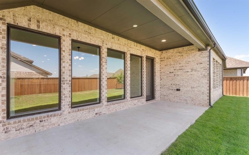 2129 Eastleigh Drive, Fort Worth, TX 76008, 4 Bedrooms Bedrooms, ,3 BathroomsBathrooms,Residential,For Sale,2129 Eastleigh Drive,0,20930138