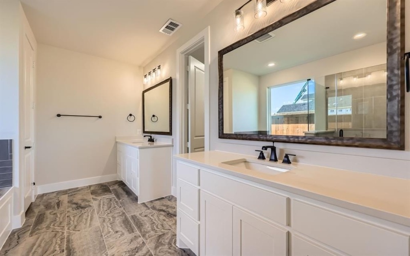 1814 Flowerfield Lane, Mansfield, TX 76063, 4 Habitaciones Habitaciones , ,3 BañosBaños,Residential,En Venta,1814 Flowerfield Lane,20930245