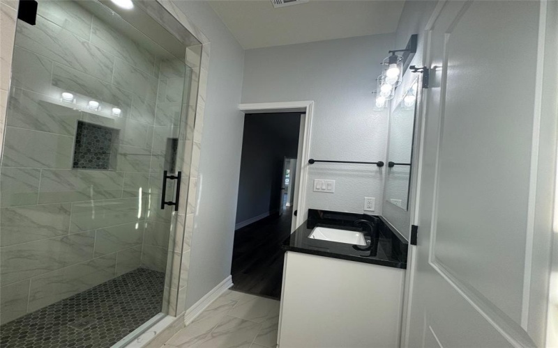 329 Rogers Street, McGregor, TX 76657, 3 Habitaciones Habitaciones , ,2 BañosBaños,Residential,En Venta,329 Rogers Street,228786