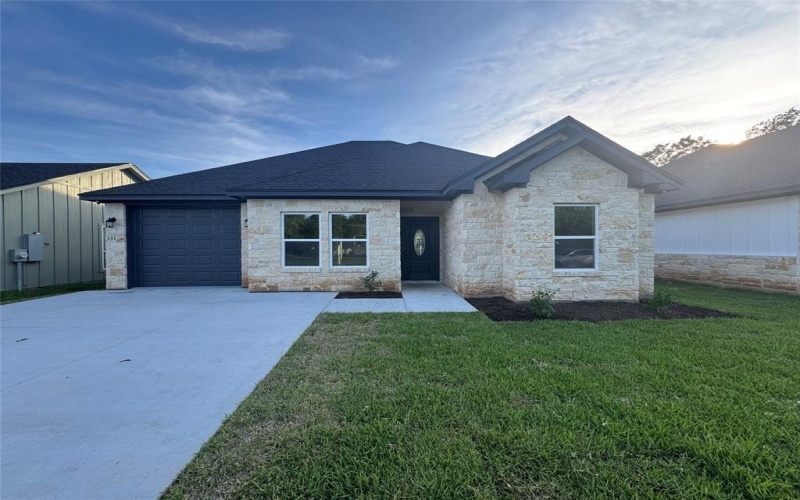 329 Rogers Street, McGregor, TX 76657, 3 Habitaciones Habitaciones , ,2 BañosBaños,Residential,En Venta,329 Rogers Street,228786