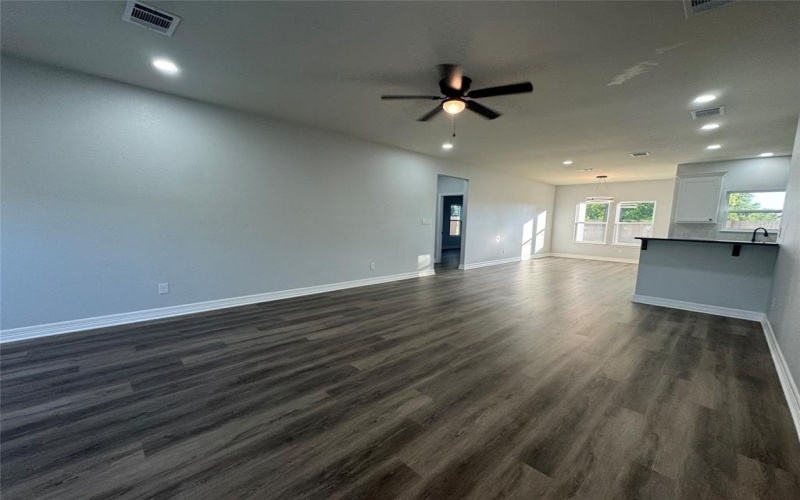 329 Rogers Street, McGregor, TX 76657, 3 Habitaciones Habitaciones , ,2 BañosBaños,Residential,En Venta,329 Rogers Street,228786