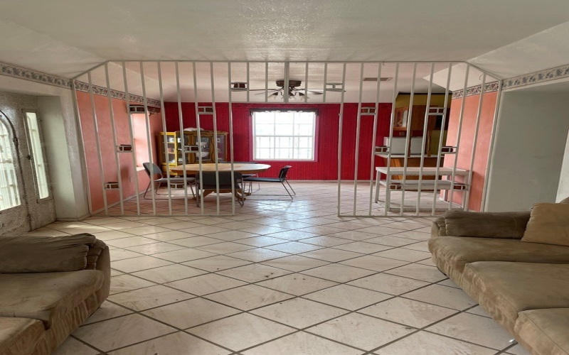 408 W Bledsoe Blvd, Presidio, TX 79845, 8 Habitaciones Habitaciones , ,9 BañosBaños,Residential,En Venta,408 W Bledsoe Blvd,0,154071