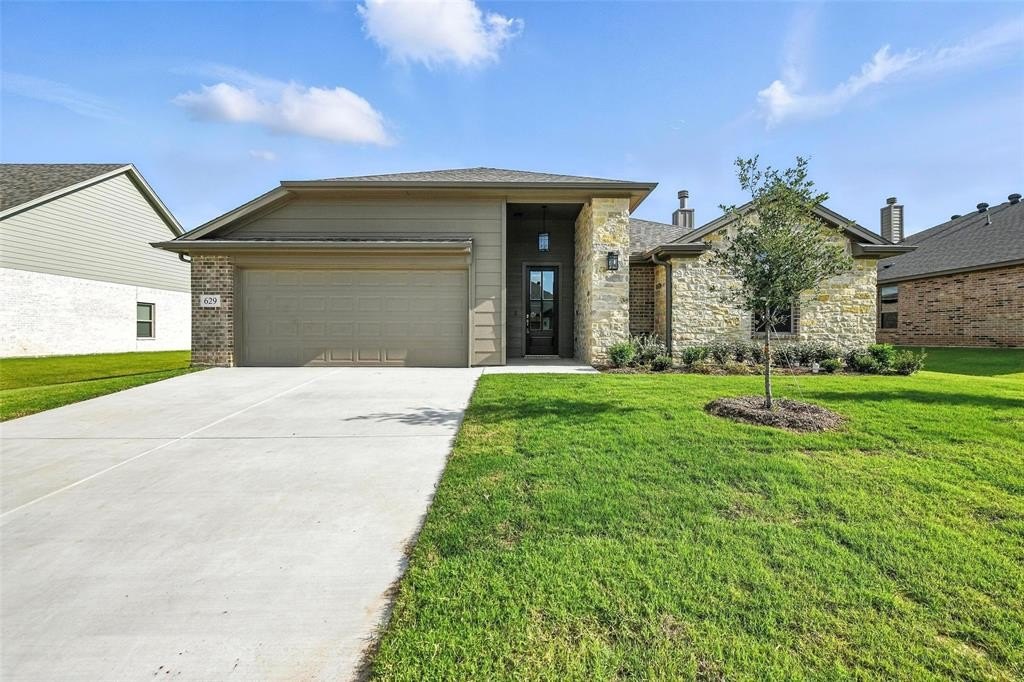 629 Mooney Drive, Saginaw, TX 76179, 3 Bedrooms Bedrooms, ,2 BathroomsBathrooms,Residential,For Sale,629 Mooney Drive,20933091