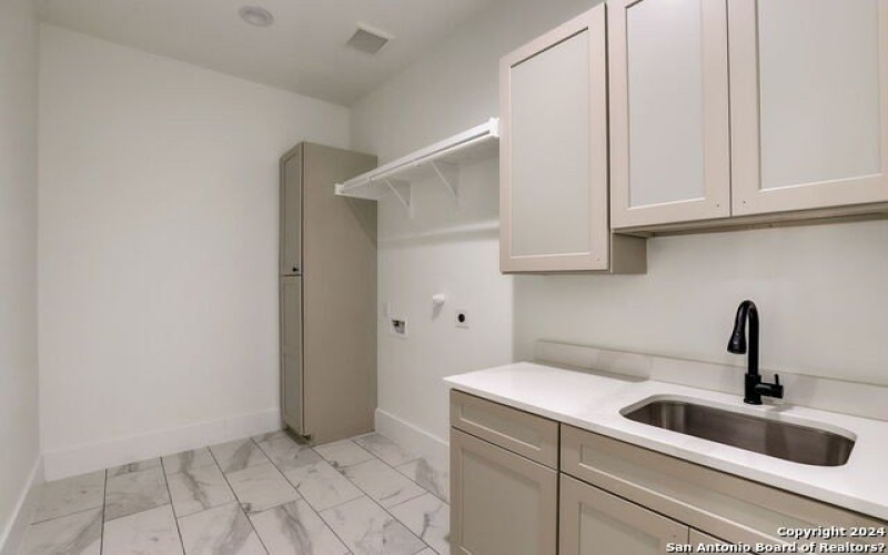 21835 ANGOSTURA BLVD, San Antonio, TX 78261-2606, 4 Habitaciones Habitaciones , ,5 BañosBaños,Residential,En Venta,21835 ANGOSTURA BLVD,0,1728722