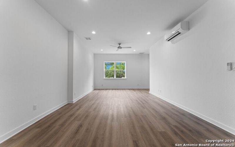 323 HOWARD ST #1, San Antonio, TX 78212-5596, 3 Habitaciones Habitaciones , ,3 BañosBaños,Residential,En Venta,323 HOWARD ST,0,1780858