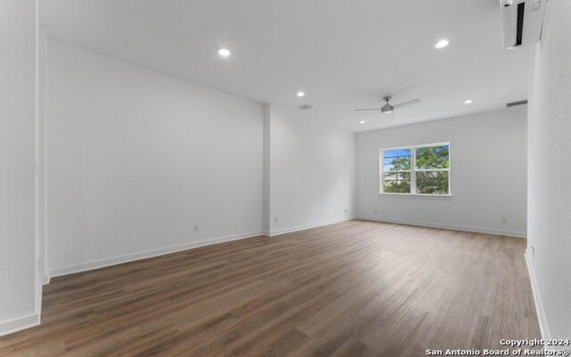 323 HOWARD ST #1, San Antonio, TX 78212-5596, 3 Habitaciones Habitaciones , ,3 BañosBaños,Residential,En Venta,323 HOWARD ST,0,1780858