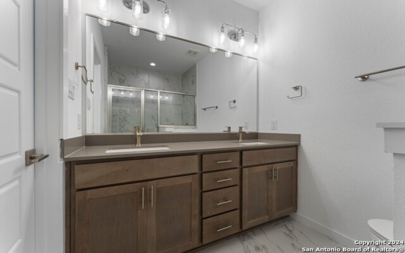 323 HOWARD ST #1, San Antonio, TX 78212-5596, 3 Habitaciones Habitaciones , ,3 BañosBaños,Residential,En Venta,323 HOWARD ST,0,1780858