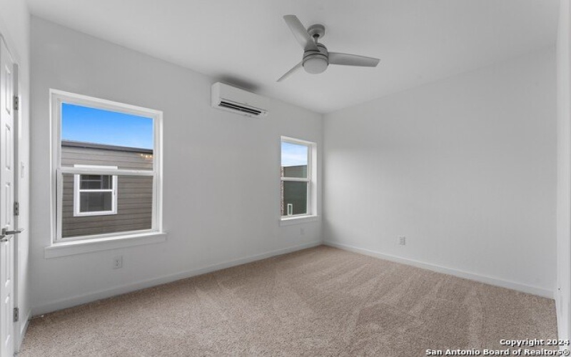 323 HOWARD ST #1, San Antonio, TX 78212-5596, 3 Habitaciones Habitaciones , ,3 BañosBaños,Residential,En Venta,323 HOWARD ST,0,1780858