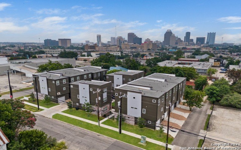 323 HOWARD ST #1, San Antonio, TX 78212-5596, 3 Habitaciones Habitaciones , ,3 BañosBaños,Residential,En Venta,323 HOWARD ST,0,1780858