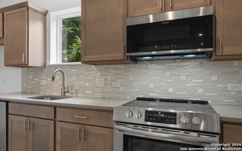 323 HOWARD ST #1, San Antonio, TX 78212-5596, 3 Habitaciones Habitaciones , ,3 BañosBaños,Residential,En Venta,323 HOWARD ST,0,1780858