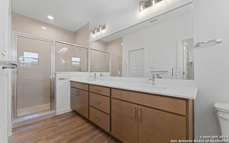 914 N Olive #101, San Antonio, TX 78202, 3 Habitaciones Habitaciones , ,2 BañosBaños,Residential,En Venta,914 N Olive #101,1781485